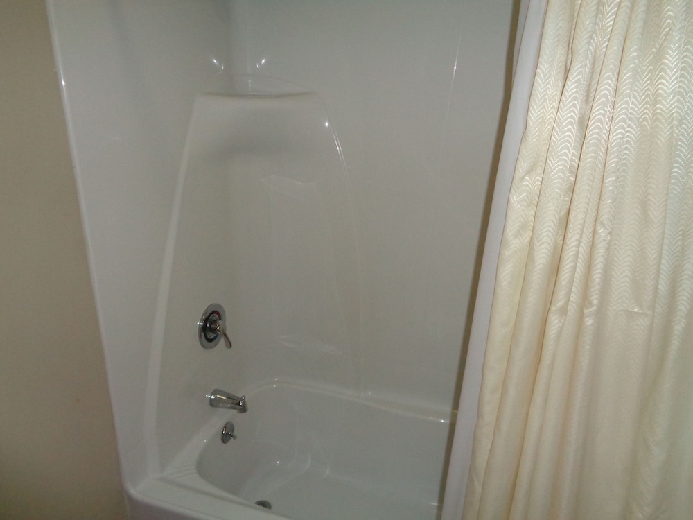 Fairgrounds Inn - photo 24