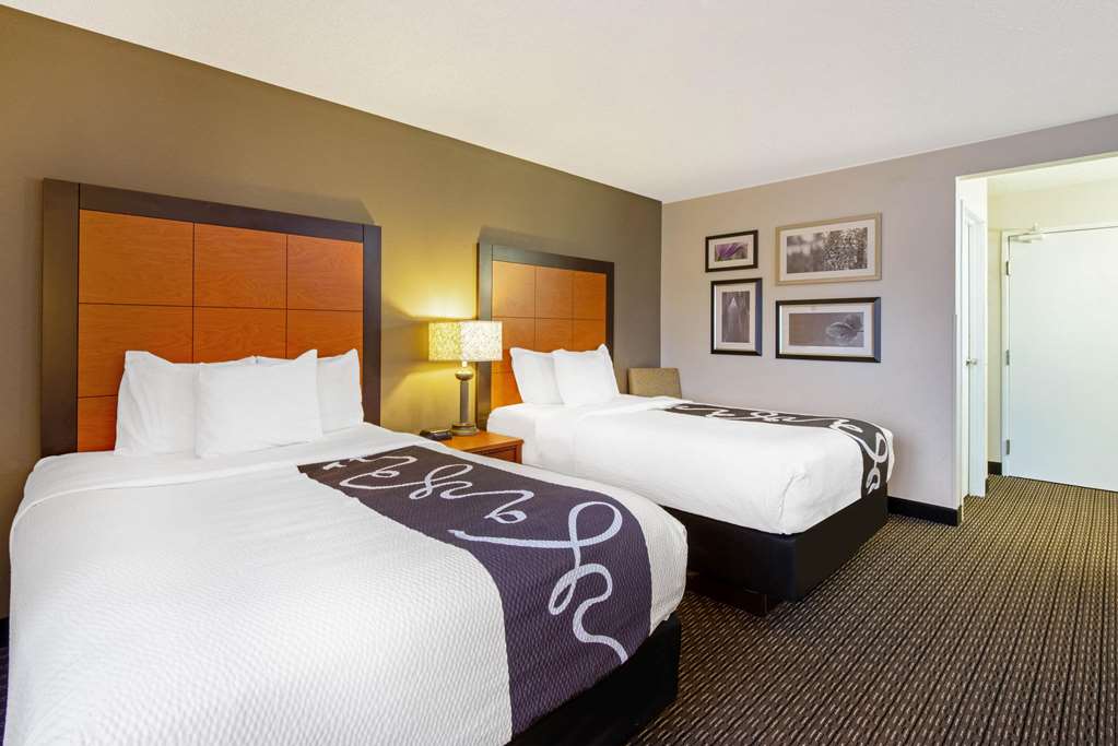 La Quinta Inn & Suites by Wyndham Harrisburg Airport Hershey - photo 14