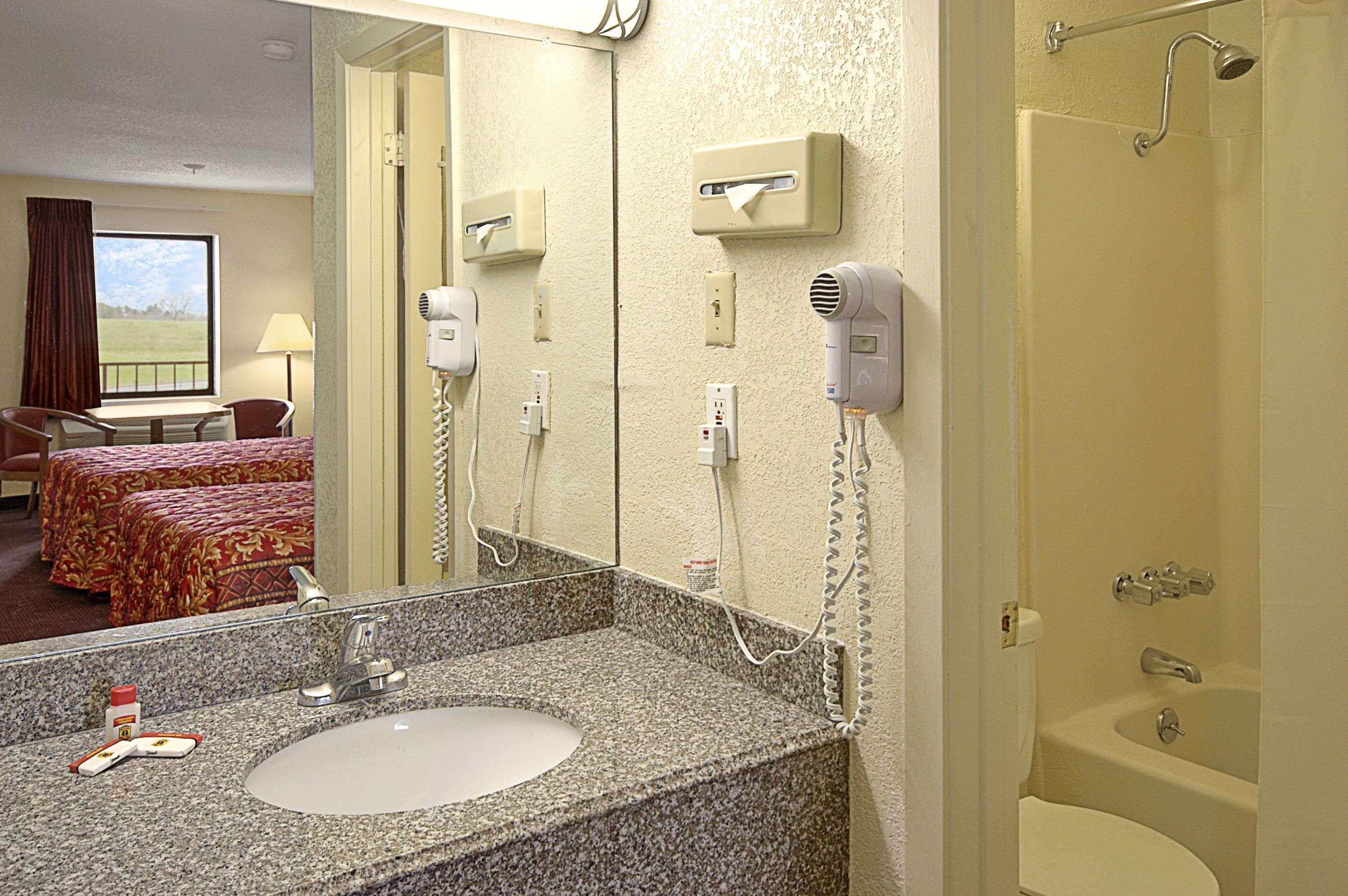 Super 8 by Wyndham Rayville - photo 3