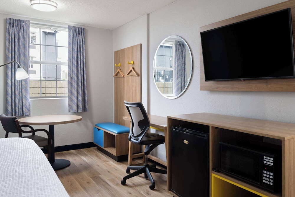 Days Inn by Wyndham Salisbury NC - photo 19