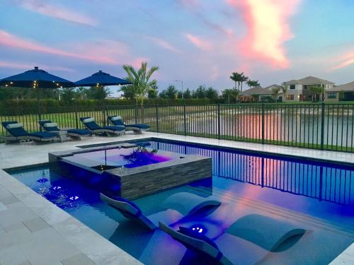 Luxury Home with Pool & Spa — 4-Star Luxury Hotel in Naples, United States