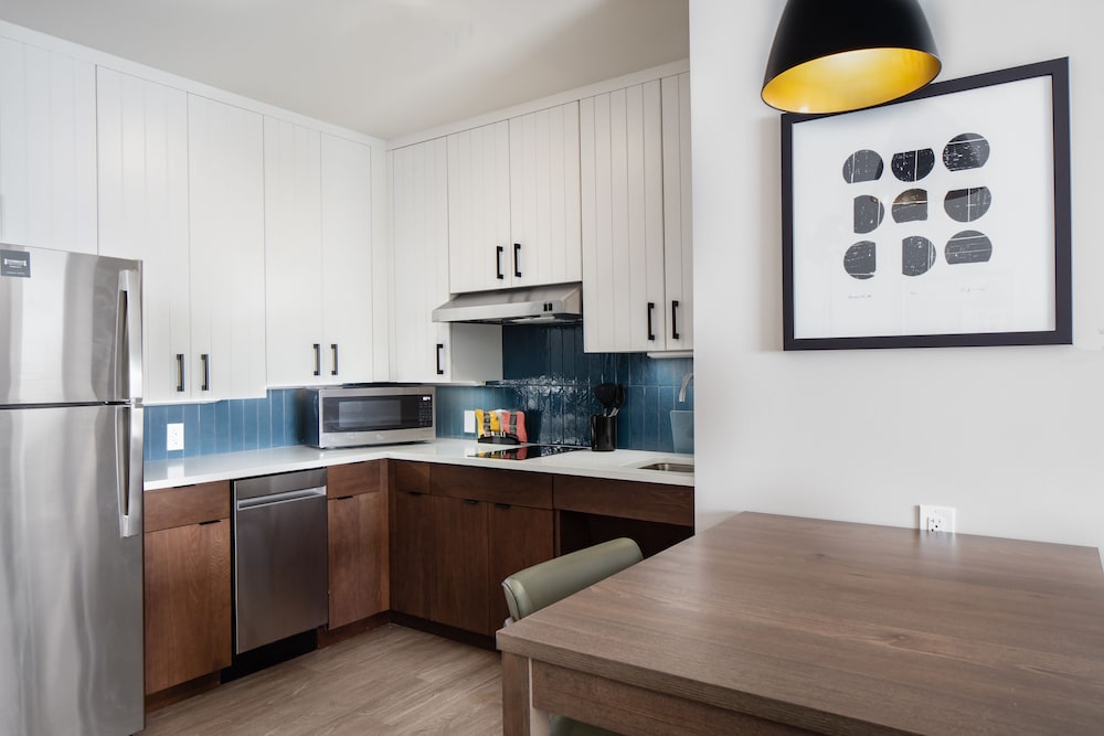 Staybridge Suites Iowa City Coralville by IHG - photo 18