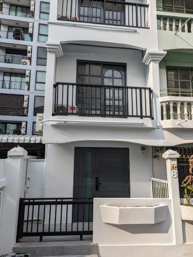 Cloud9 Hometel Entire House 3BR 170m to BTS Private Quiet & Comfy