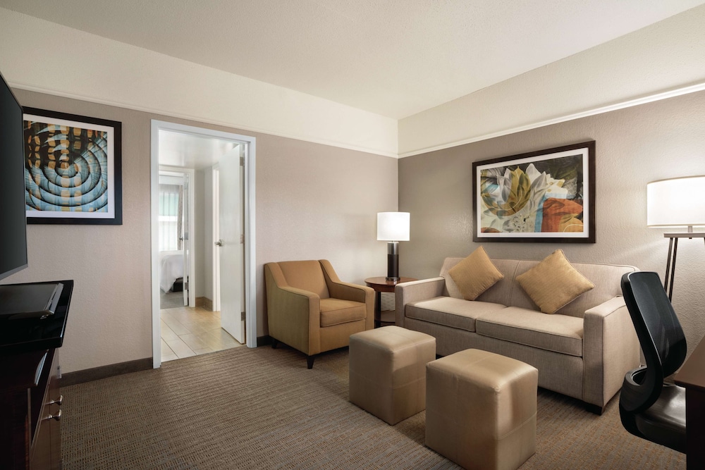 Embassy Suites by Hilton Brunswick - photo 12