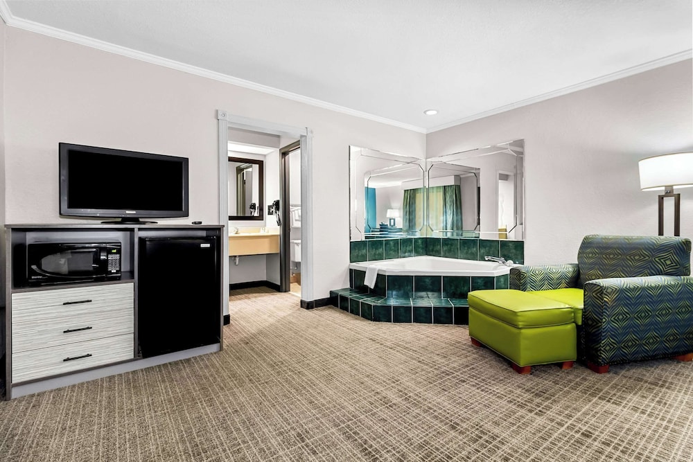Quality Inn & Suites Florence Civic Center - photo 25