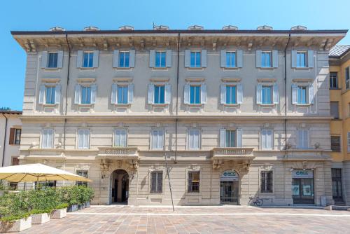 Loggia Visconti by MyHomeInComo — 4-Star Luxury Hotel in Como, Italy
