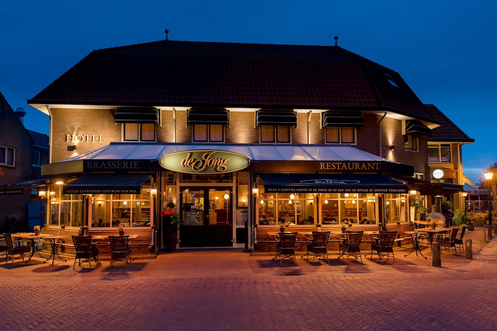 Hotel Restaurant de Jong - carbon neutral hotel in Nes