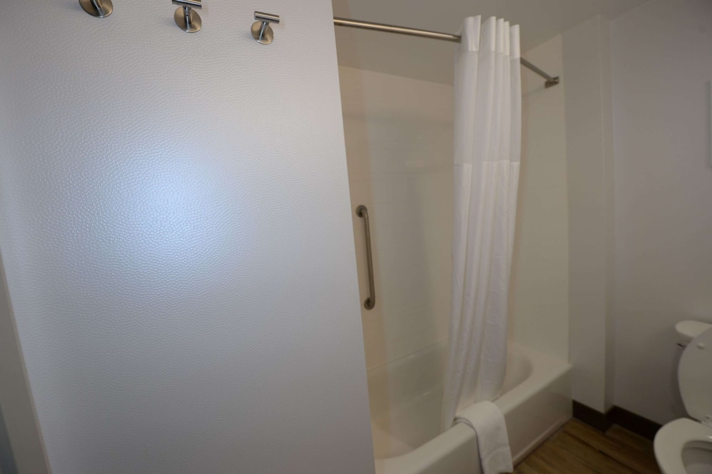 Hampton Inn & Suites Lenoir - photo 32