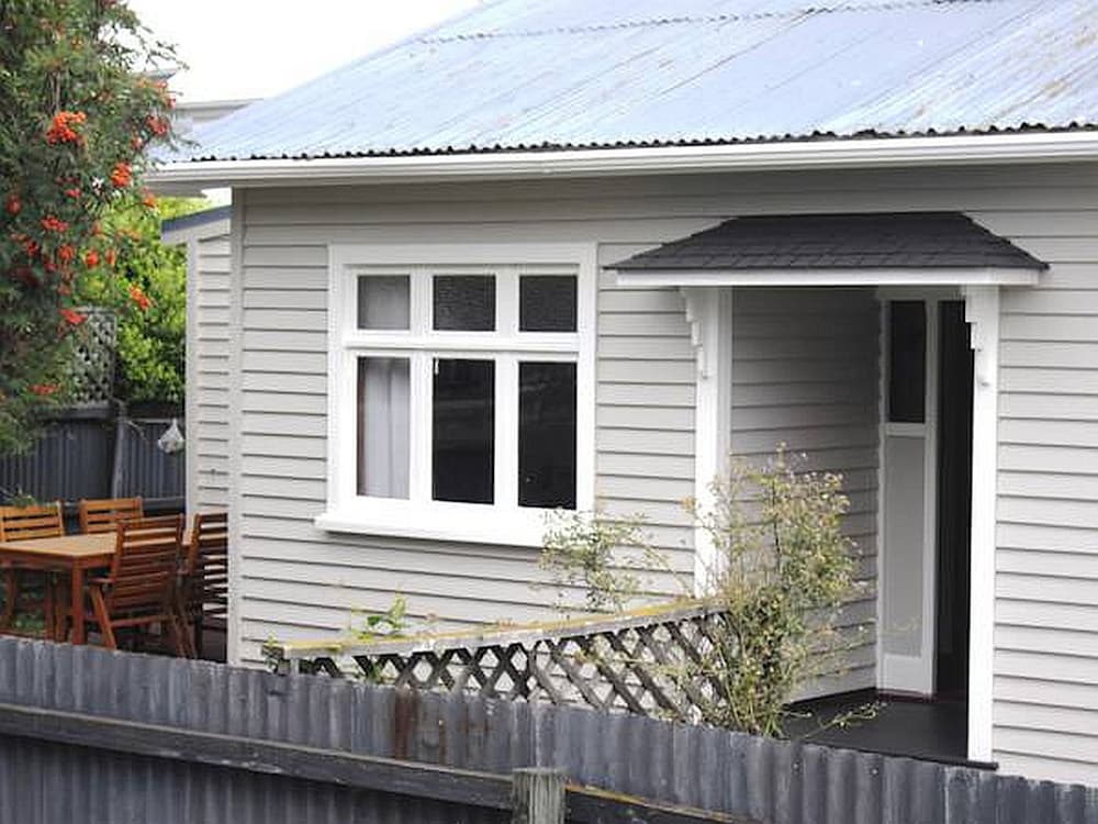 Christchurch City & Country Cottages Clarence Cottage — 4-Star Luxury Hotel in Christchurch, New Zealand