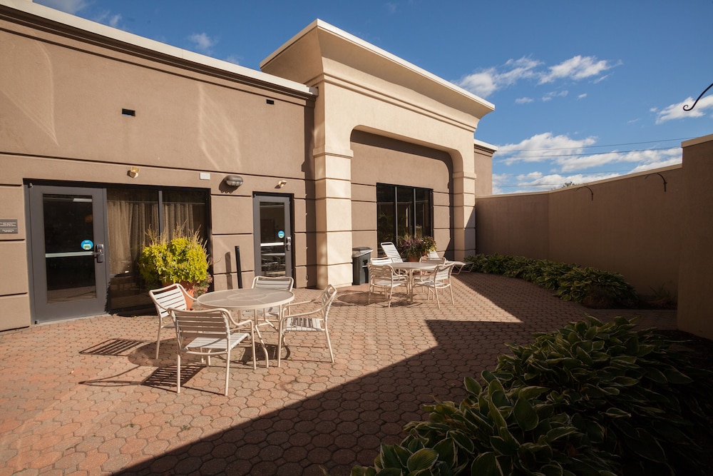 Hampton Inn Oneonta - photo 52