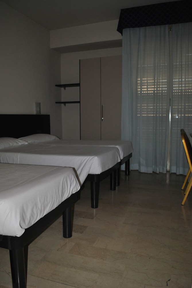 Auto Park Hotel — Florence — photo 4