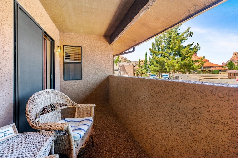 Adobe Village Southwest 1 Bedroom Apart Hotel by RedAwning - photo 18