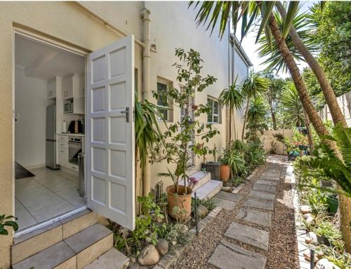 1 Bedroomed Serendipity Cottage West Beach Cape Town