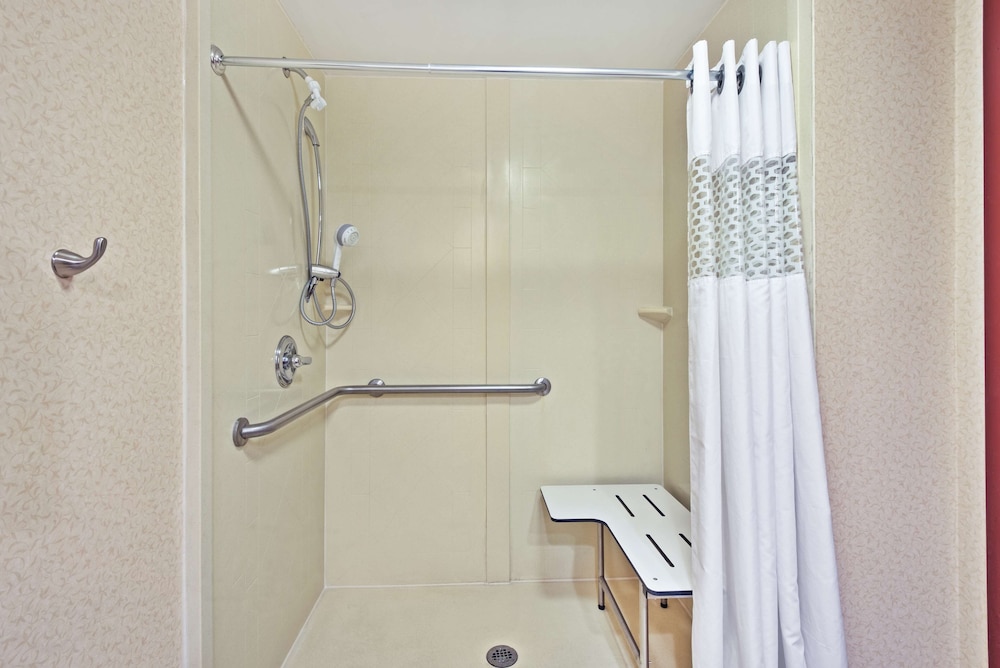 Hampton Inn Huntington Barboursville - photo 17