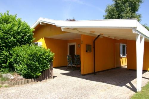 6 Personen Ferienhaus mit zwei Toiletten und Carport in zweiter Reihe zum Deich in Otterndorf in Otterndorf, Germany