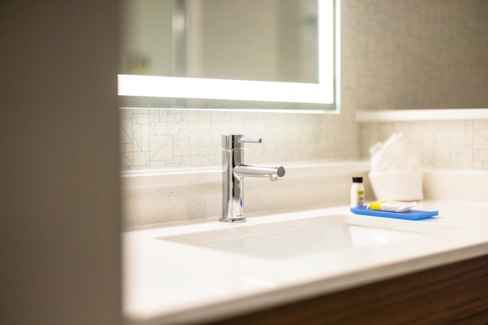 Holiday Inn Express & Suites San Jose Silicon Valley - photo 38
