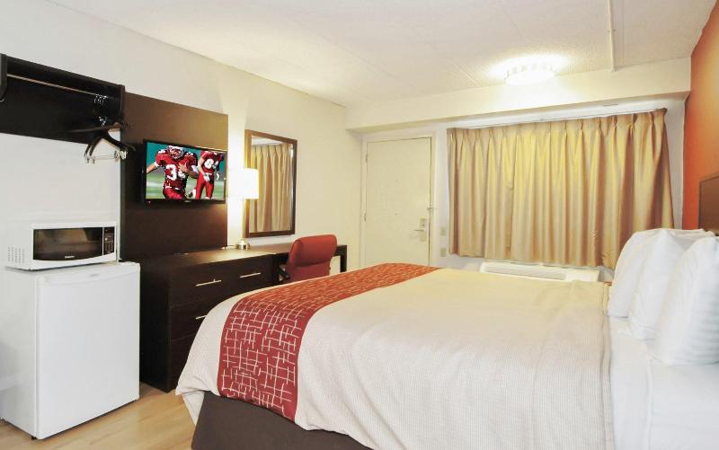 Red Roof Inn PLUS Chicago Hoffman Estates - photo 2