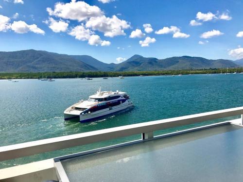 Cairns Waterfront Luxury at Harbourlights — 4-Star Luxury Hotel in Cairns, Australia