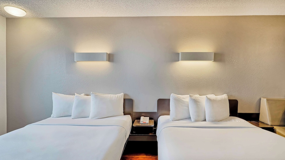 Studio 6 Suites Los Angeles CA Los Angeles LAX - photo 18