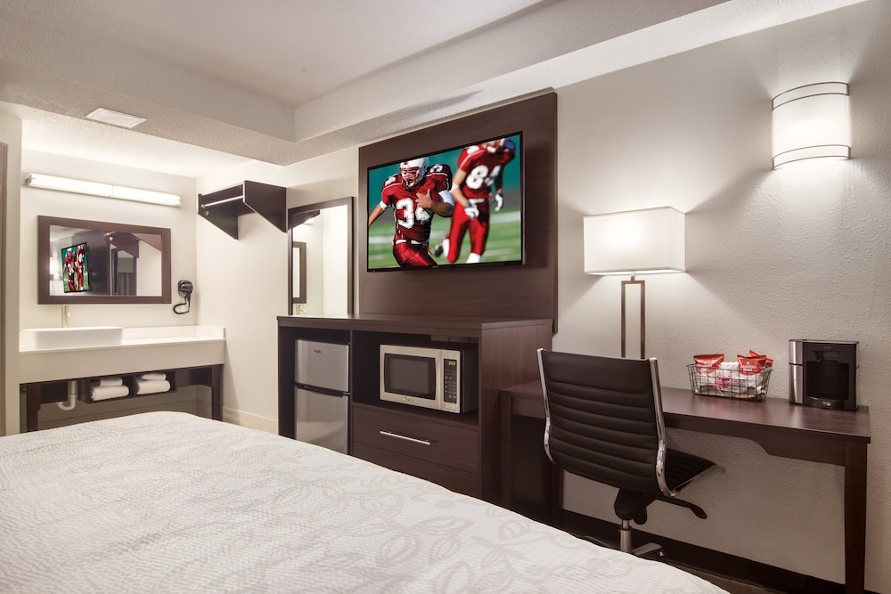 Red Roof Inn Plus & Suites Erie - photo 6