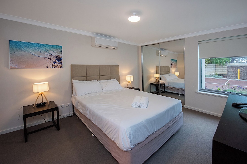 Coastal Elegance — hotel in Broadwater