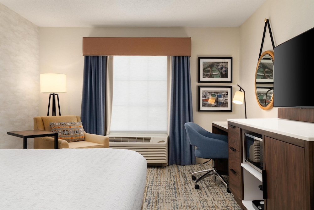 Hampton Inn & Suites Newport Middletown - photo 17
