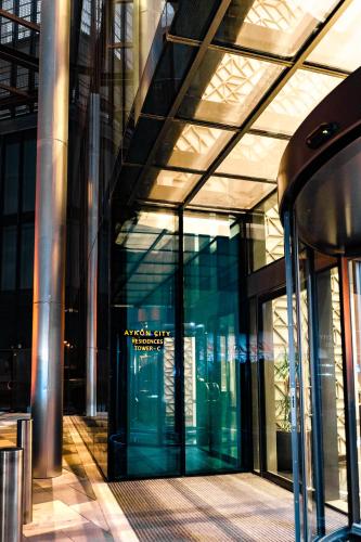 High rise studio near Dubai Mall — 4-Star Luxury Hotel in Dubai, United Arab Emirates