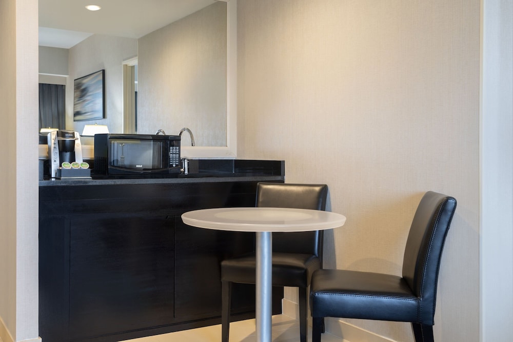 Courtyard by Marriott New York JFK Airport - photo 12