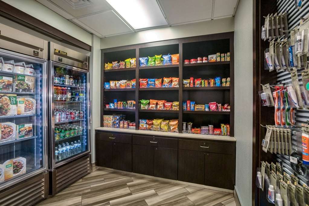 La Quinta Inn & Suites by Wyndham St. Louis Westport - photo 56