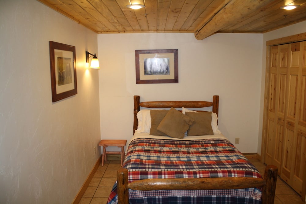 The Historic Wapiti Lodge - photo 46