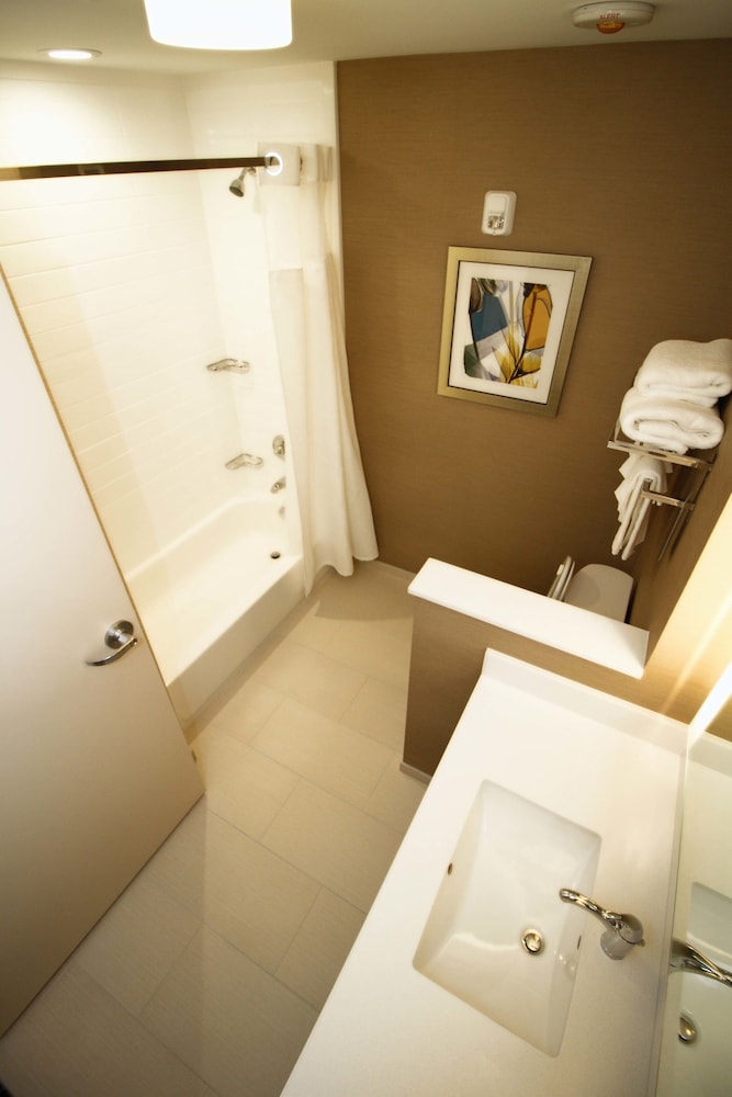 Fairfield Inn & Suites by Marriott London - photo 22