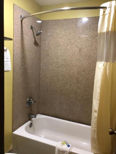 Kings Inn Mexia - photo 25