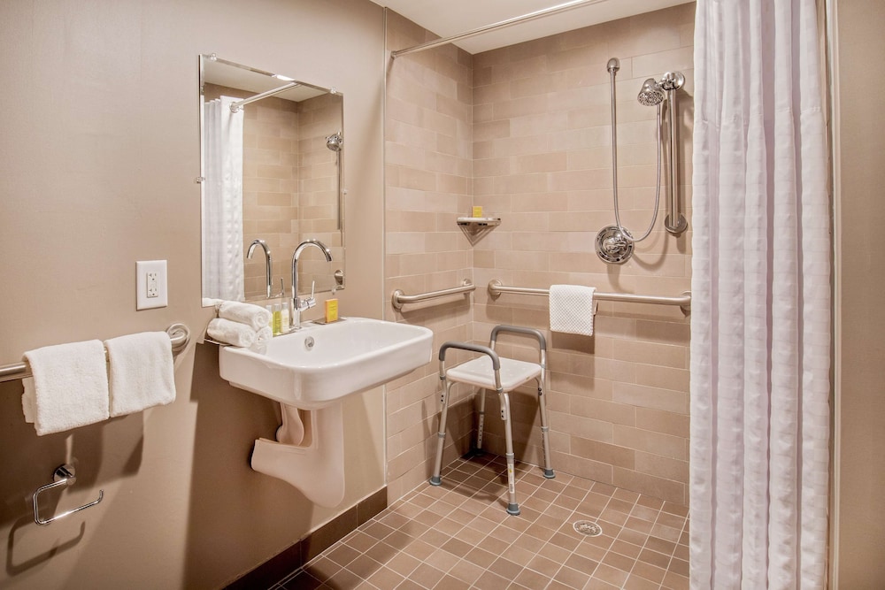 DoubleTree by Hilton Atlanta Windy Hill Ballpark - photo 37