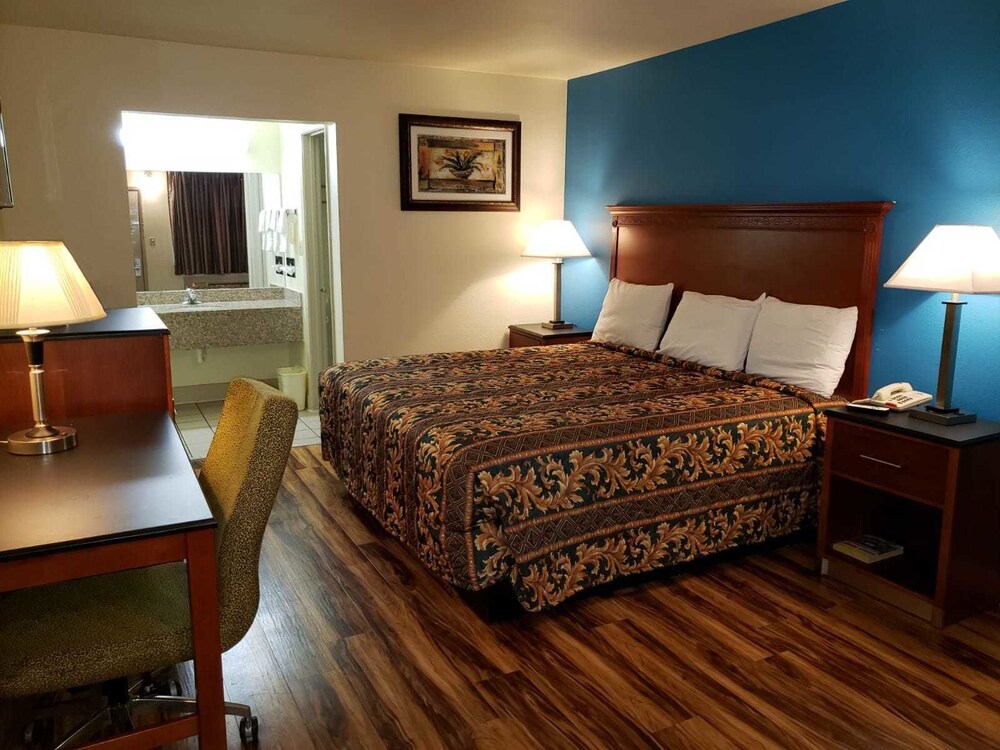 Rest Inn & Suites - photo 4
