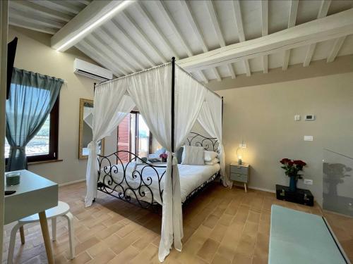 B&B La Fenice — 4-Star Luxury Hotel in Montalcino, Italy