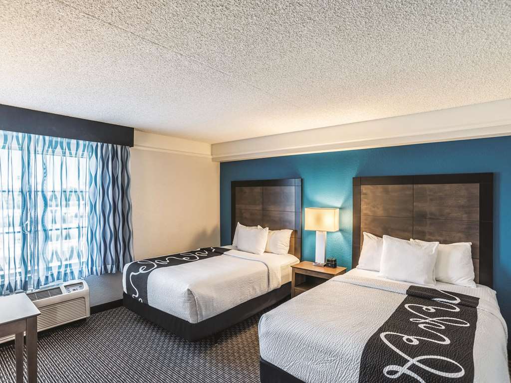 La Quinta Inn & Suites by Wyndham Phoenix Chandler - photo 26