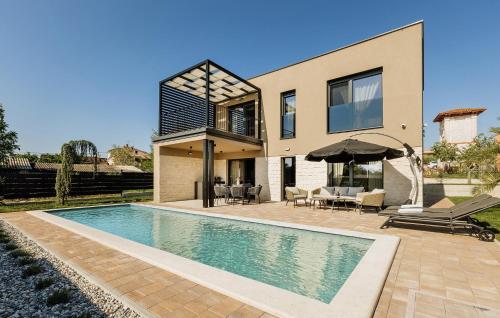 Nice Home In Tar With Private Swimming Pool — 5-Star Luxury Hotel in Tar, Croatia
