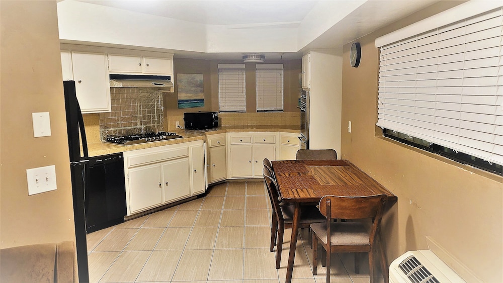 Rancho San Diego Inn and Suites - photo 12