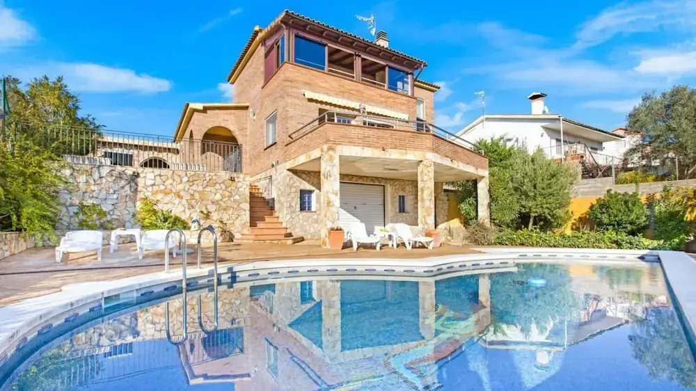 Sotet in Vidreres With 4 Bedrooms and 2 Bathrooms — hotel in Vidreres