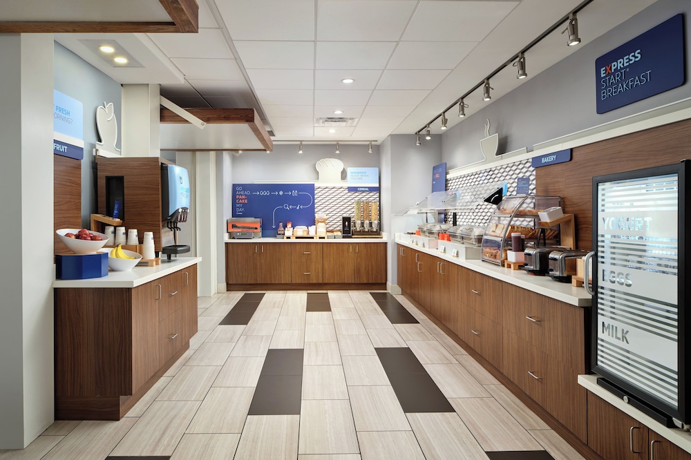 Holiday Inn Express & Suites Brunswick by IHG - photo 26