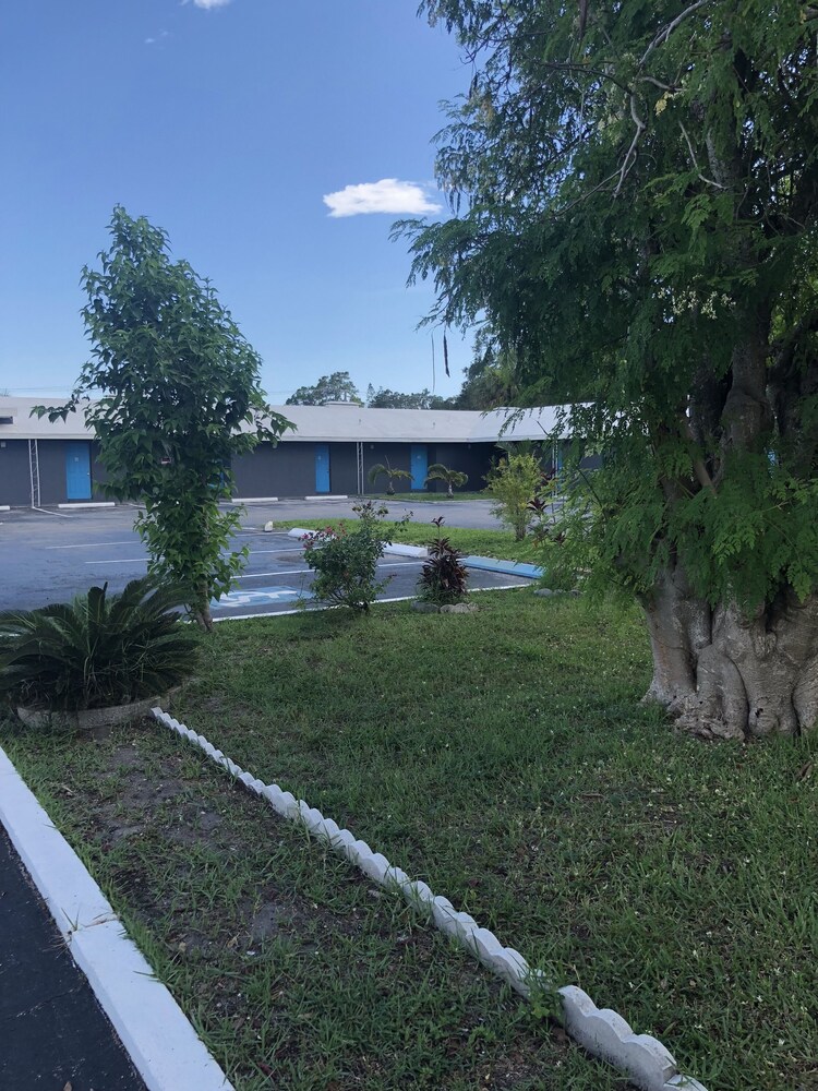 Bay Breeze Inn Bradenton Downtown - photo 13