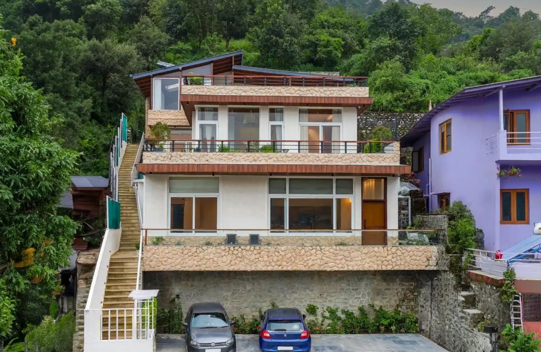 ELIVAAS 6 BHK with Balcony & Lake View Antarmann Casa Zenith — 5-Star Luxury Hotel in Bhim Tal, India