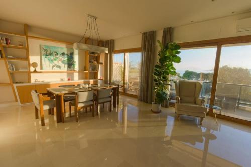 Sunset city apartment — 4-Star Luxury Hotel in Volos, Greece