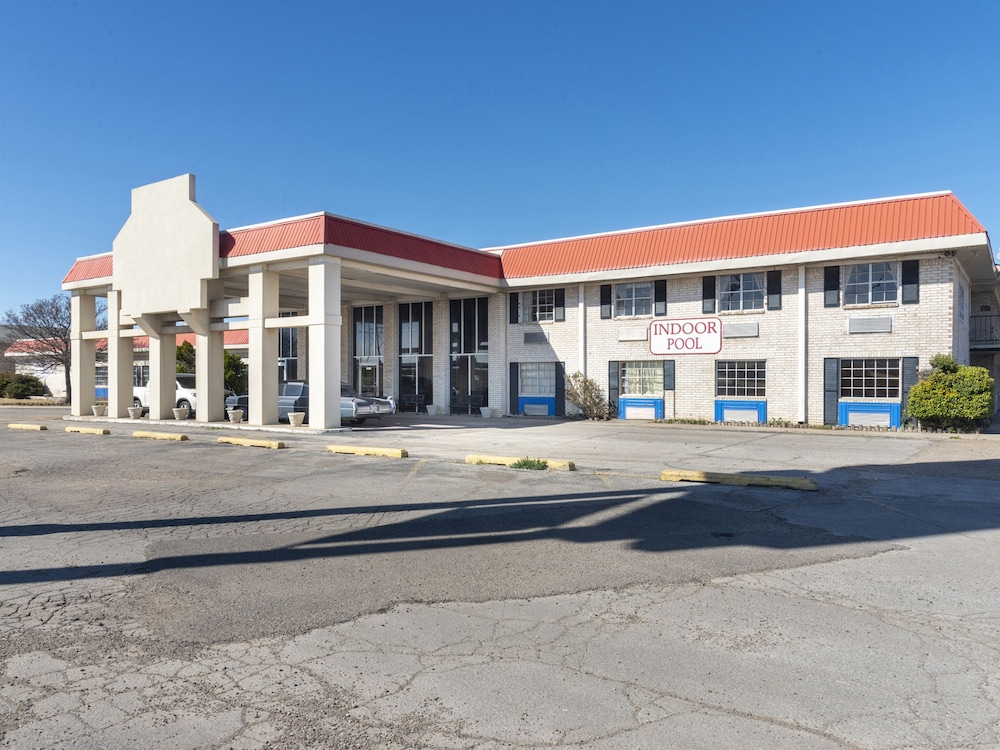 Luxury Inn and Suites Amarillo - photo 10