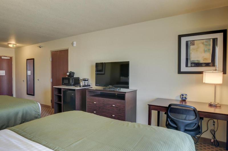 Cobblestone Inn & Suites Eaton - photo 23