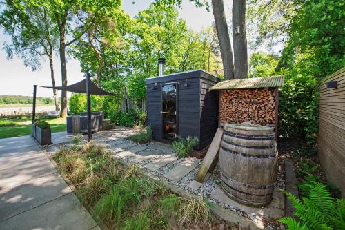 86 Bed & Outdoor Wellness Sauna Hottub Icebath & Outdoor Shower included in Oisterwijk, Netherlands