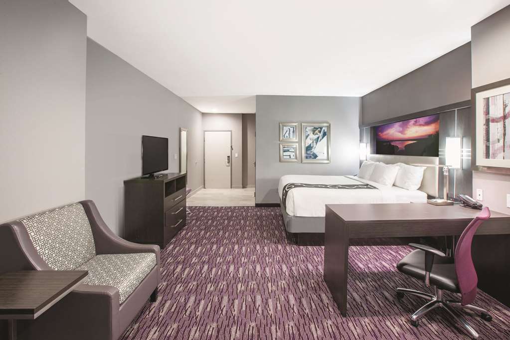 La Quinta Inn & Suites by Wyndham Kingsville - photo 13