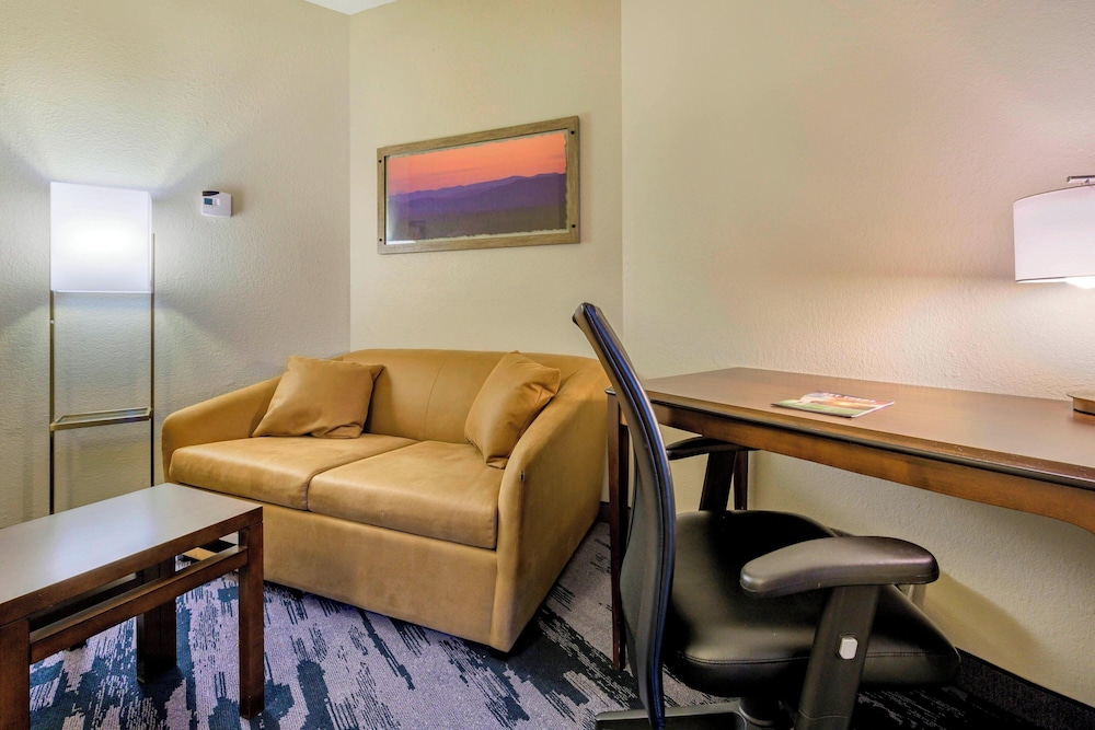 Fairfield Inn & Suites by Marriott Slippery Rock - photo 8