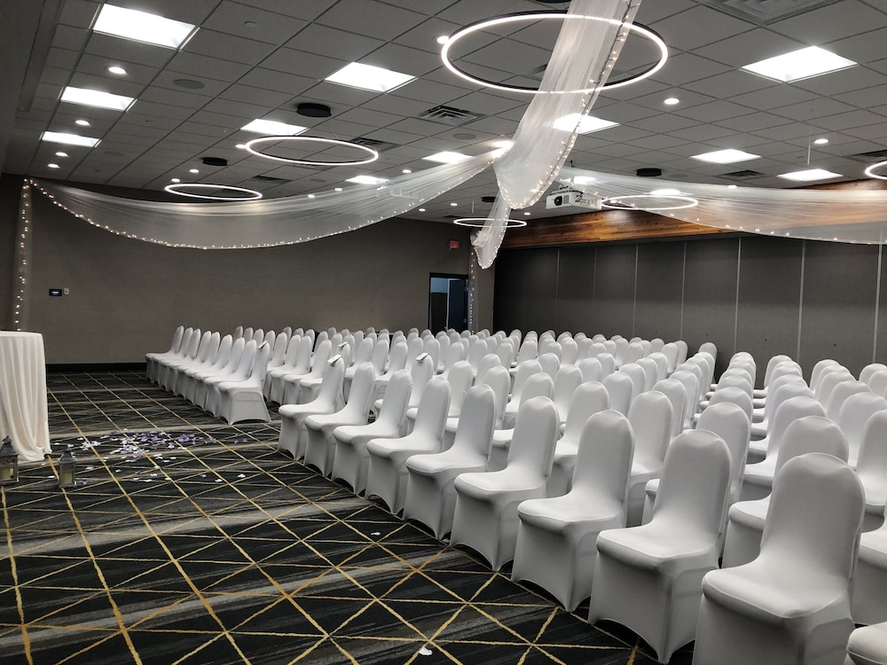 Holiday Inn & Suites St. Cloud by IHG - photo 39
