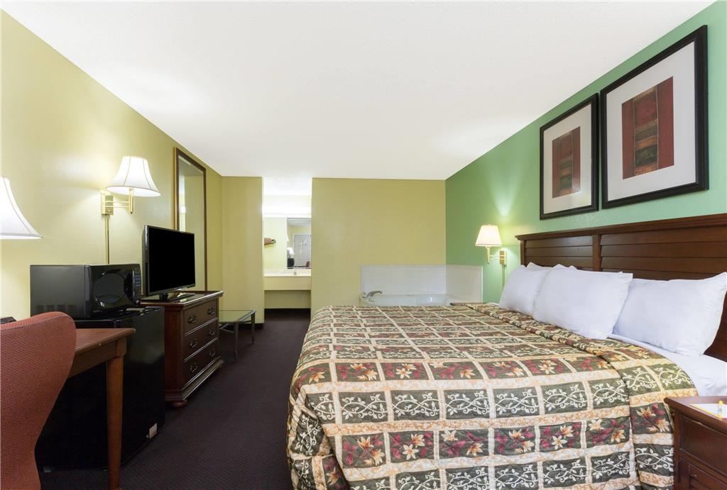 Days Inn by Wyndham Lamont Monticello - photo 10